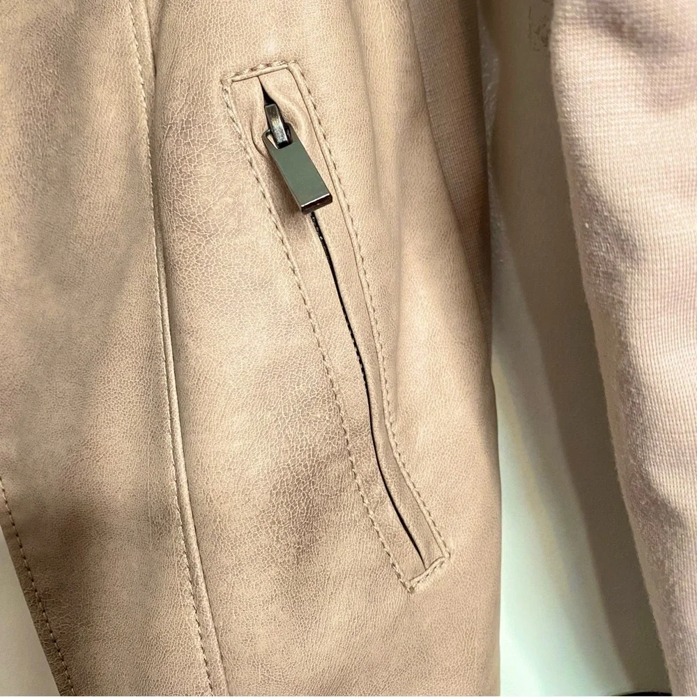 Dynamite Women's Tan Jacket - Picture 4 of 16